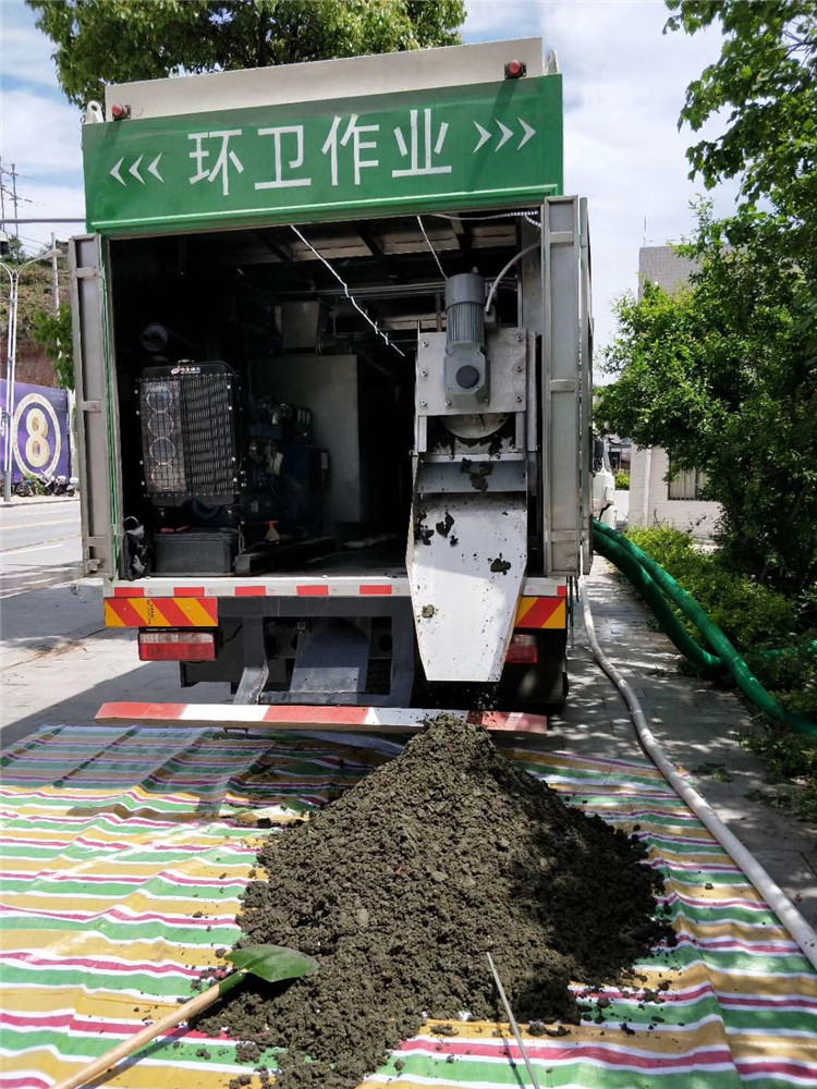 排湖风景区淤泥干湿分离